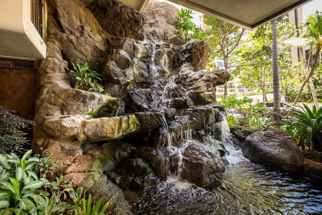 Отель Sweetwater At Waikiki Гонолулу Экстерьер фото