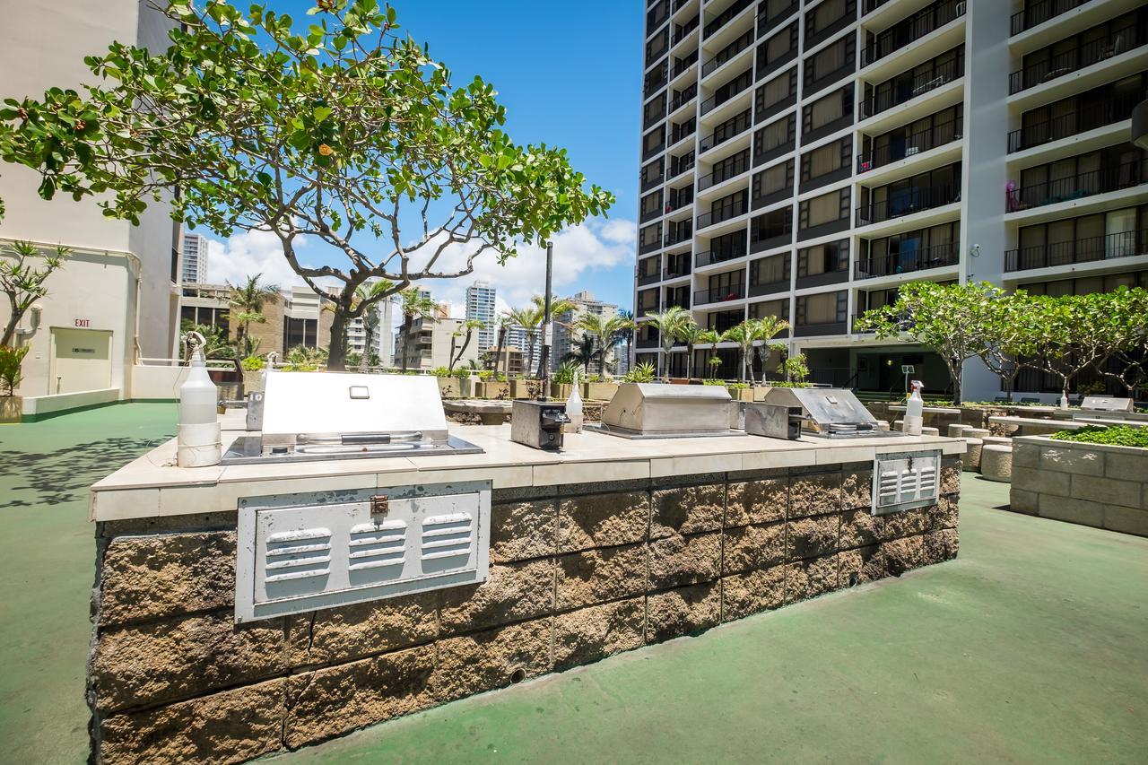 Отель Sweetwater At Waikiki Гонолулу Экстерьер фото